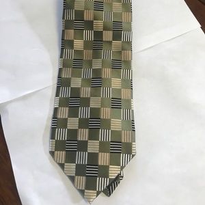 Geoffrey Beene 100% Handmade Silk Tie